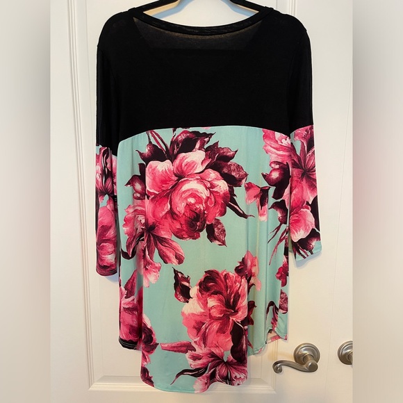 Boutique top.  I cannot read the tag to see material. - Picture 6 of 6